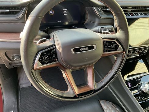 Used 2025 Jeep Grand Cherokee Summit image 17