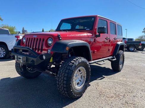Used 2014 Jeep Wrangler Unlimited Sport w/ Quick Order Package 24S AWD/4WD image 2