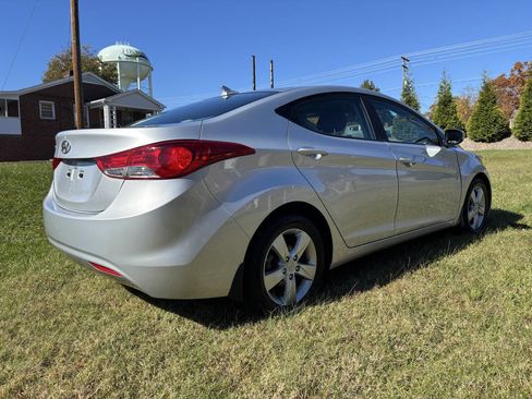 Used 2013 Hyundai Elantra GLS w/ Preferred Pkg image 4