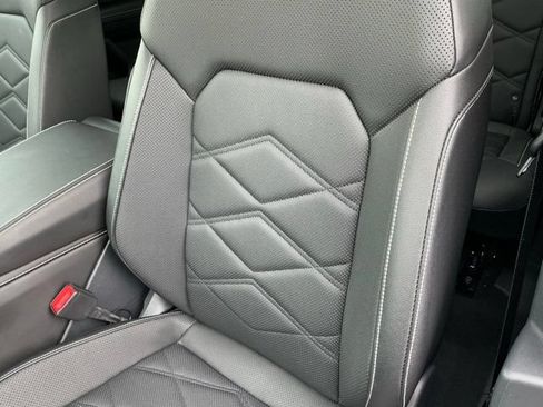 Certified 2025 Volkswagen Atlas SE w/ Black Wheel Package AWD/4WD image 15