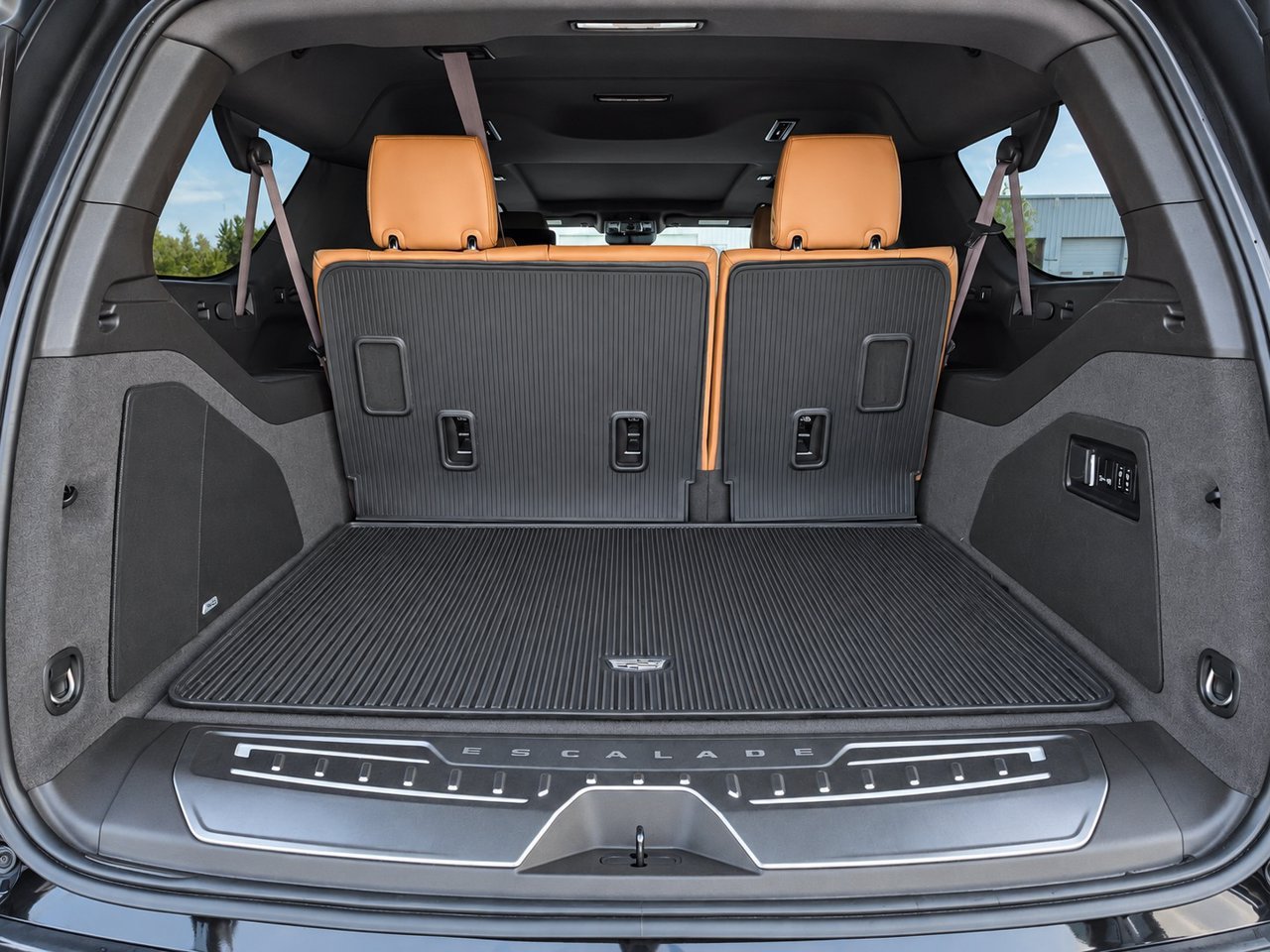 Used 2021 Cadillac Escalade ESV Premium Luxury w/ LPO, Illumination Package AWD/4WD image 34