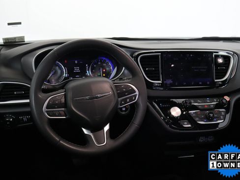 Used 2025 Chrysler Pacifica Select FWD image 16