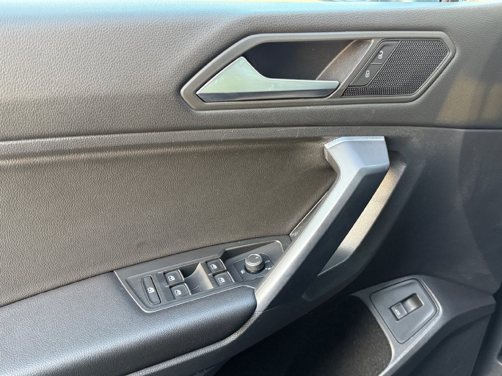 Used 2021 Volkswagen Tiguan SEL AWD/4WD image 11