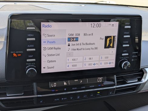 Used 2024 Toyota Sienna XLE FWD image 22