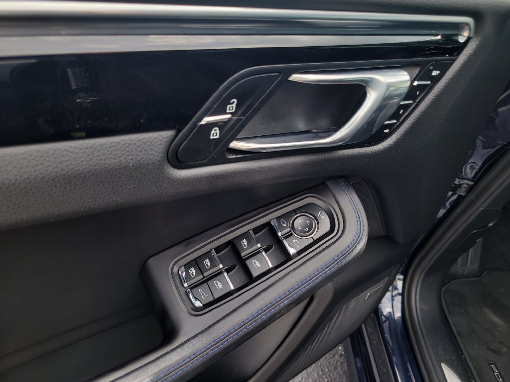 Used 2022 Porsche Macan S AWD/4WD image 15