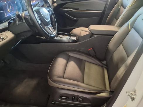 Used 2025 Chevrolet Trax ACTIV w/ Sunroof Package FWD image 17