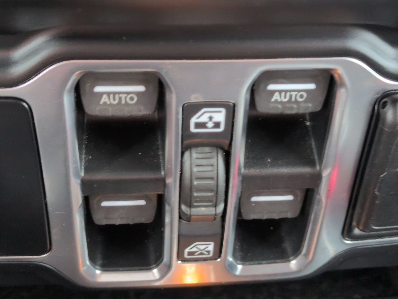 Used 2019 Jeep Wrangler Unlimited Sahara AWD/4WD image 21