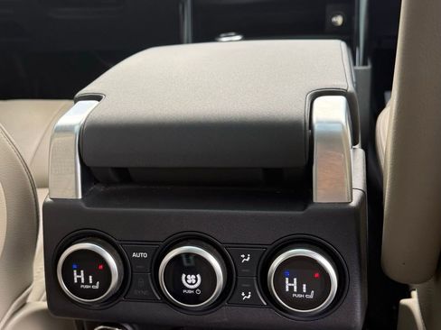 Used 2019 Land Rover Discovery SE image 26