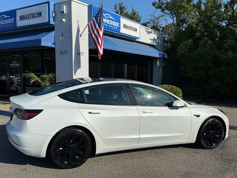 Used 2022 Tesla Model 3 Standard Range RWD image 8