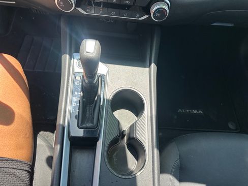 Used 2025 Nissan Altima 2.5 SV FWD image 14
