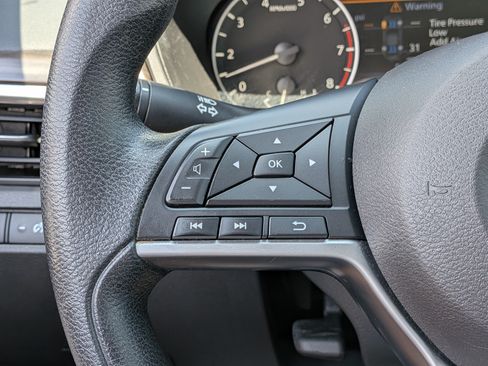 Used 2024 Nissan Altima 2.5 SV FWD image 24