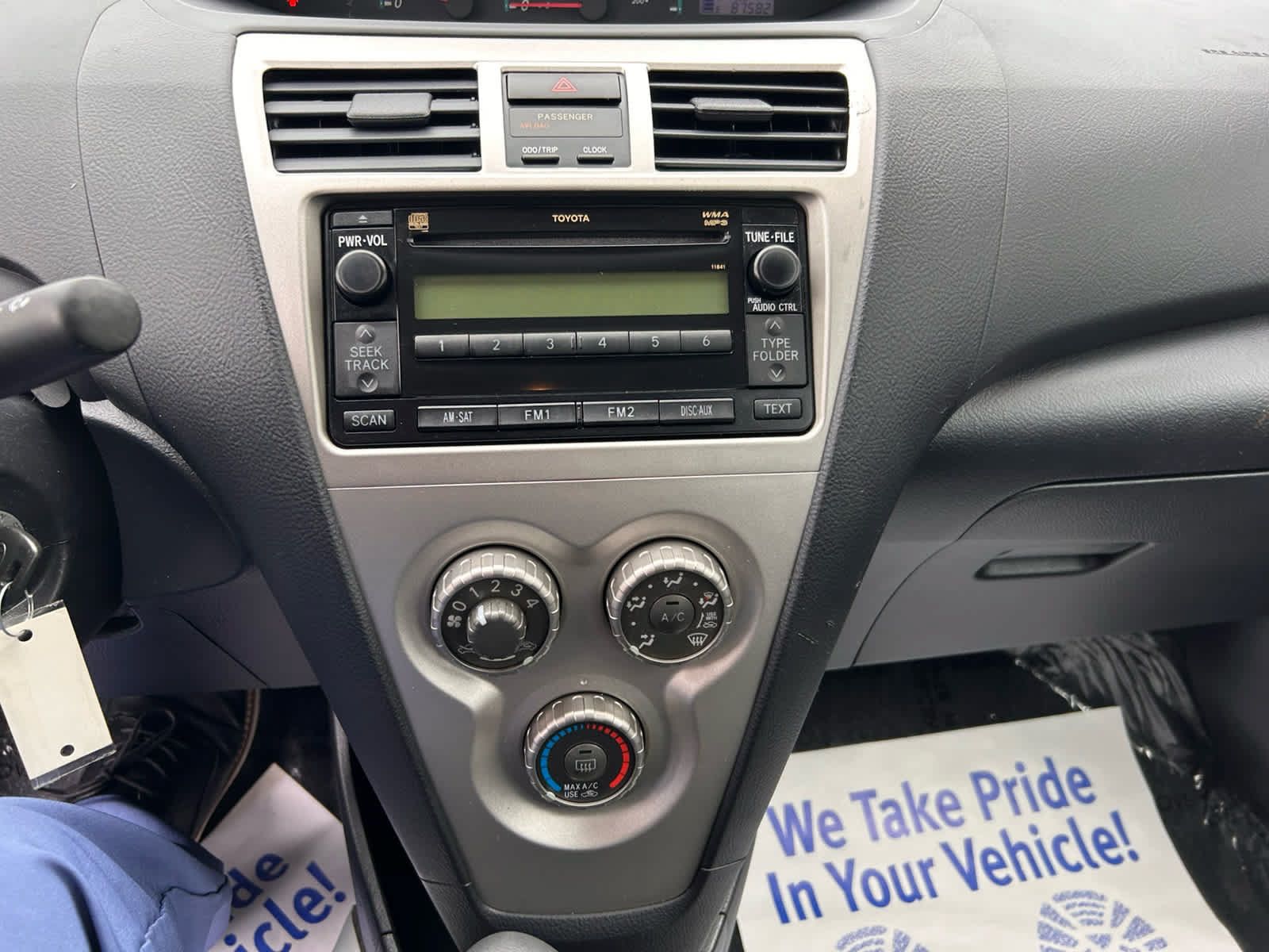 Used 2009 Toyota Yaris Sedan w/ Convenience Pkg FWD image 16