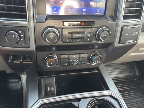 Used 2022 Ford F450 XLT w/ FX4 Off-Road Package image 28