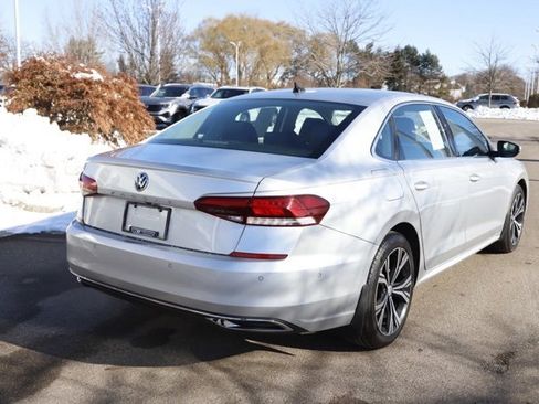 Used 2020 Volkswagen Passat 2.0T SEL image 3