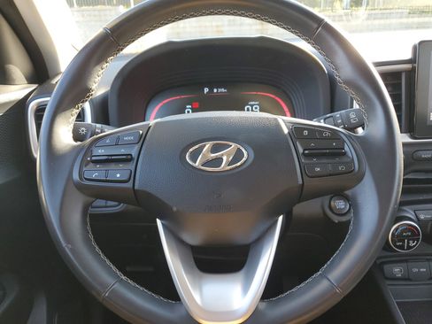Used 2024 Hyundai Venue SEL image 20