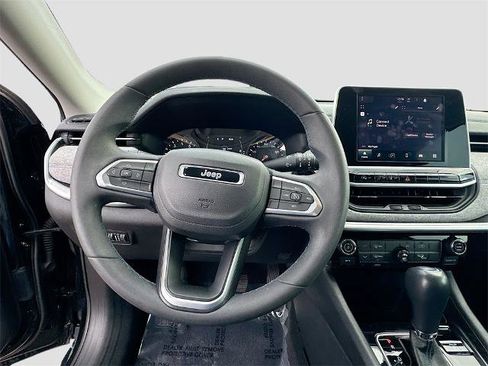 Used 2022 Jeep Compass Latitude image 10