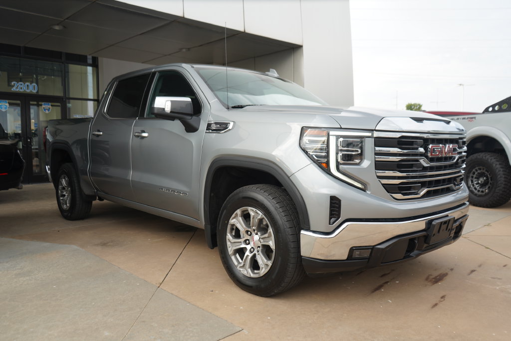Used 2024 GMC Sierra 1500 SLT RWD image 3