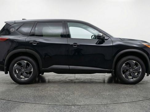 Used 2025 Nissan Rogue SV AWD/4WD image 11
