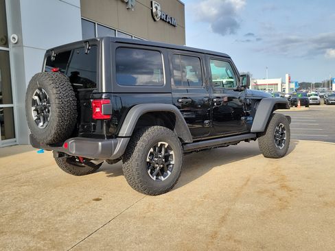 Used 2025 Jeep Wrangler Unlimited Rubicon 4xe w/ Convenience Group AWD/4WD image 4