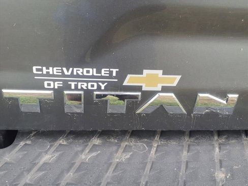 Used 2017 Nissan Titan SV image 28