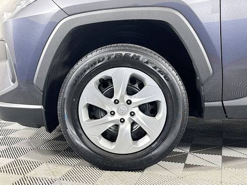 Used 2020 Toyota RAV4 LE w/ Carpet Mat Package image 28
