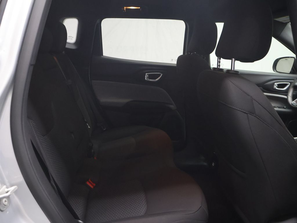 Used 2025 Jeep Compass Sport AWD/4WD image 12