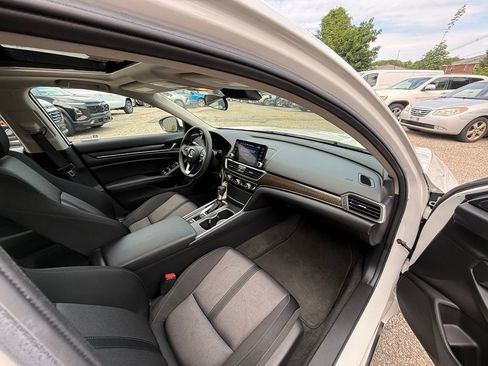 Used 2020 Honda Accord EX image 17