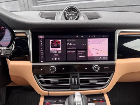 Certified 2026 Porsche Macan AWD/4WD image 26
