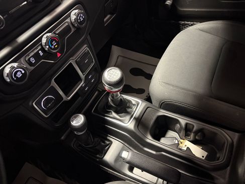 Used 2018 Jeep Wrangler Unlimited Sport AWD/4WD image 32