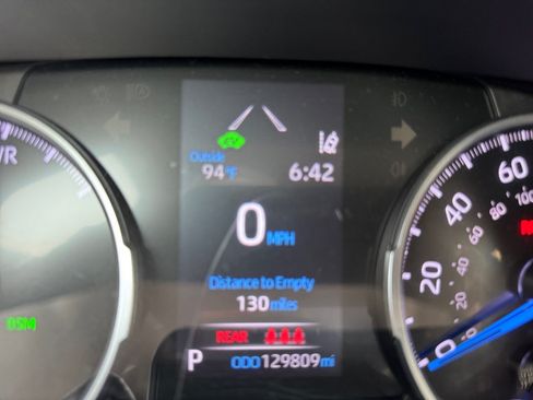 Used 2021 Toyota RAV4 XLE Premium AWD/4WD image 11