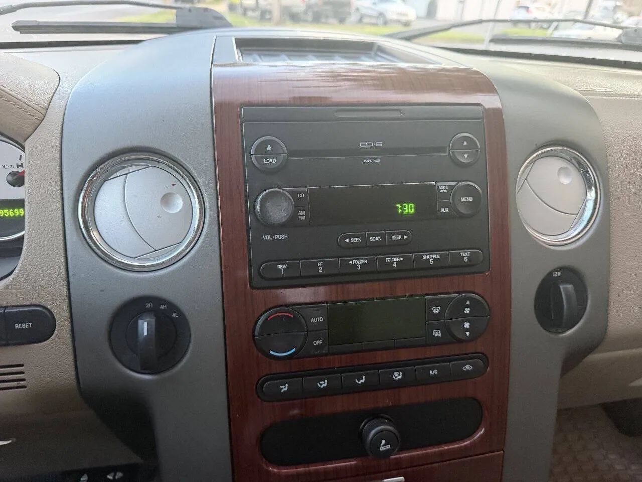 Used 2005 Ford F150 Lariat AWD/4WD image 23