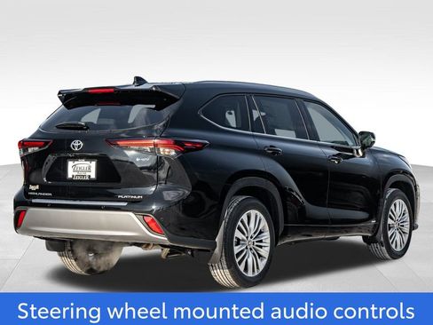 New 2026 Toyota Highlander Platinum image 7