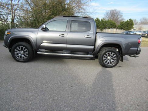 Used 2021 Toyota Tacoma Limited image 8