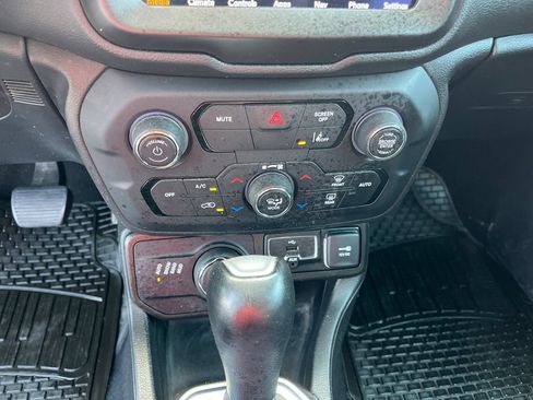 Used 2021 Jeep Renegade Limited w/ Sun & Sound Group AWD/4WD image 19
