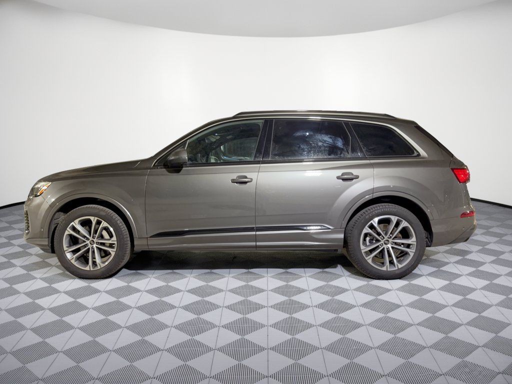 Certified 2025 Audi Q7 2.0T Premium w/ Convenience Plus Package AWD/4WD image 2