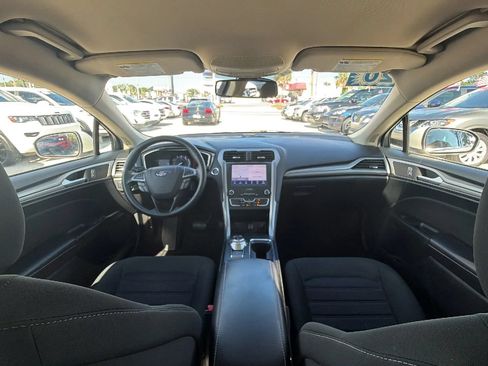 Used 2020 Ford Fusion SE FWD image 9