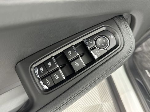 New 2025 Porsche Macan image 12