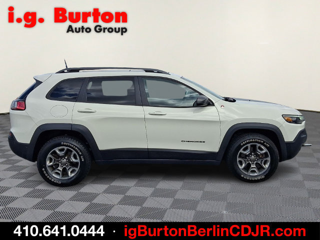 Used 2019 Jeep Cherokee Trailhawk AWD/4WD image 7