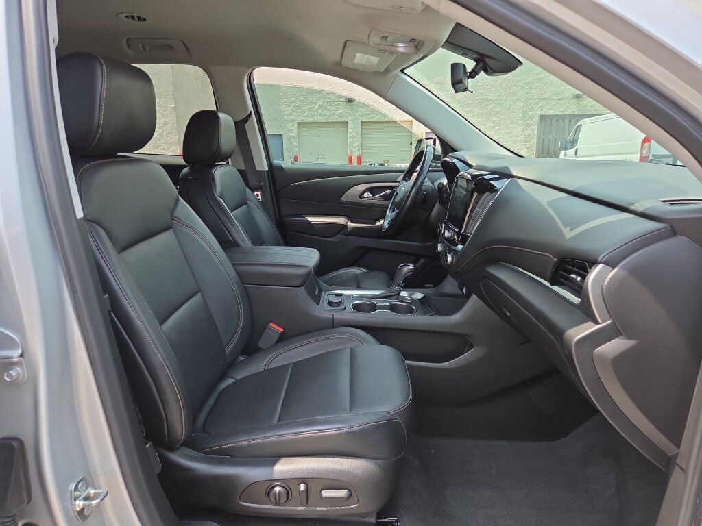 Used 2018 Chevrolet Traverse LT FWD image 17