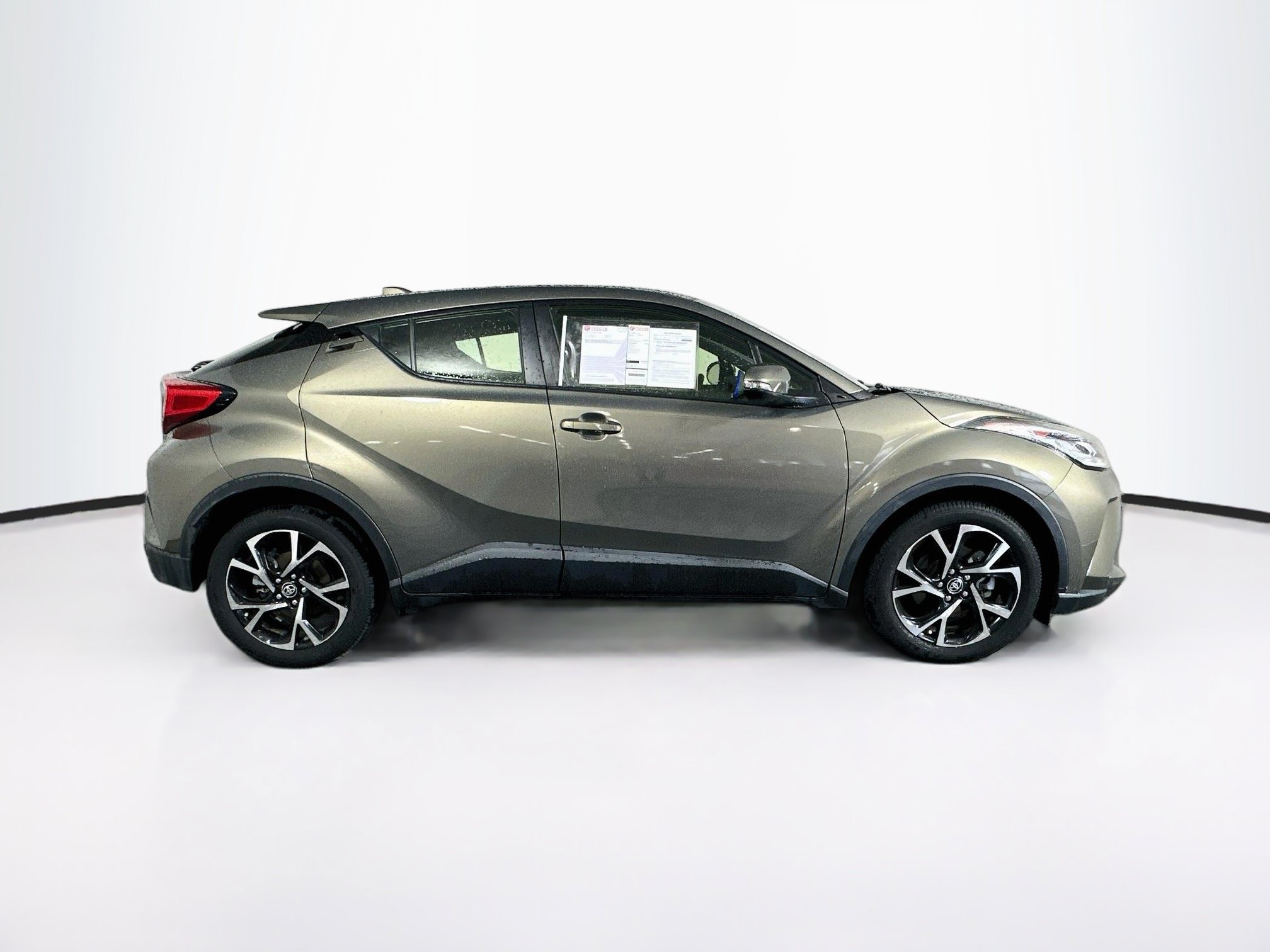 Used 2021 Toyota C-HR XLE FWD image 2