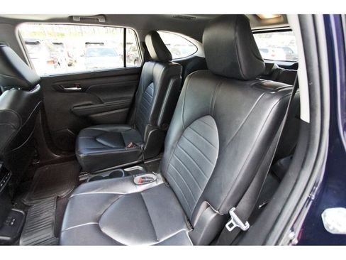 Used 2023 Toyota Highlander XLE FWD image 14