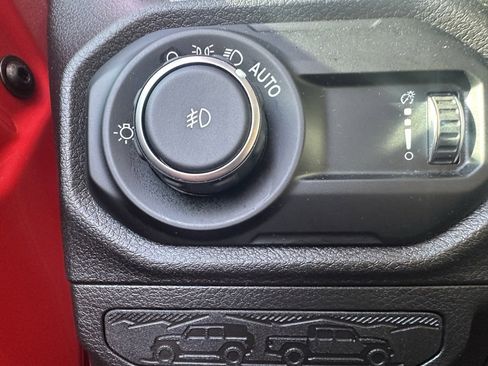Used 2025 Jeep Wrangler Sport S image 5