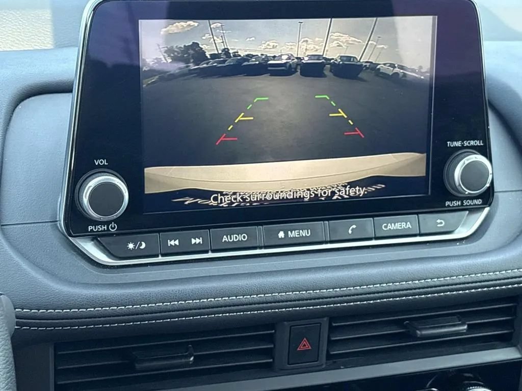 Used 2025 Nissan Rogue S FWD image 30
