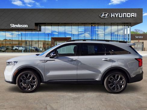 Used 2023 Kia Sorento SX Prestige image 2