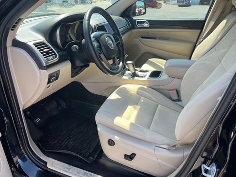 Used 2022 Jeep Grand Cherokee Laredo E w/ Security & Convenience Group image 26