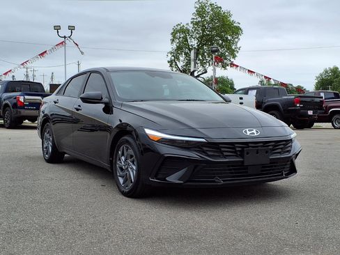 Used 2025 Hyundai Elantra Hybrid FWD image 25