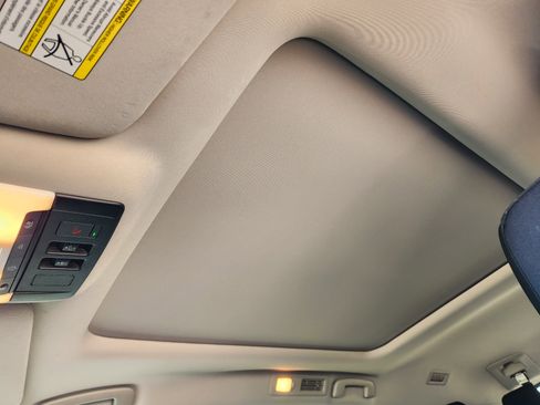 Used 2025 Nissan Pathfinder SV w/ SV Premium Package image 27