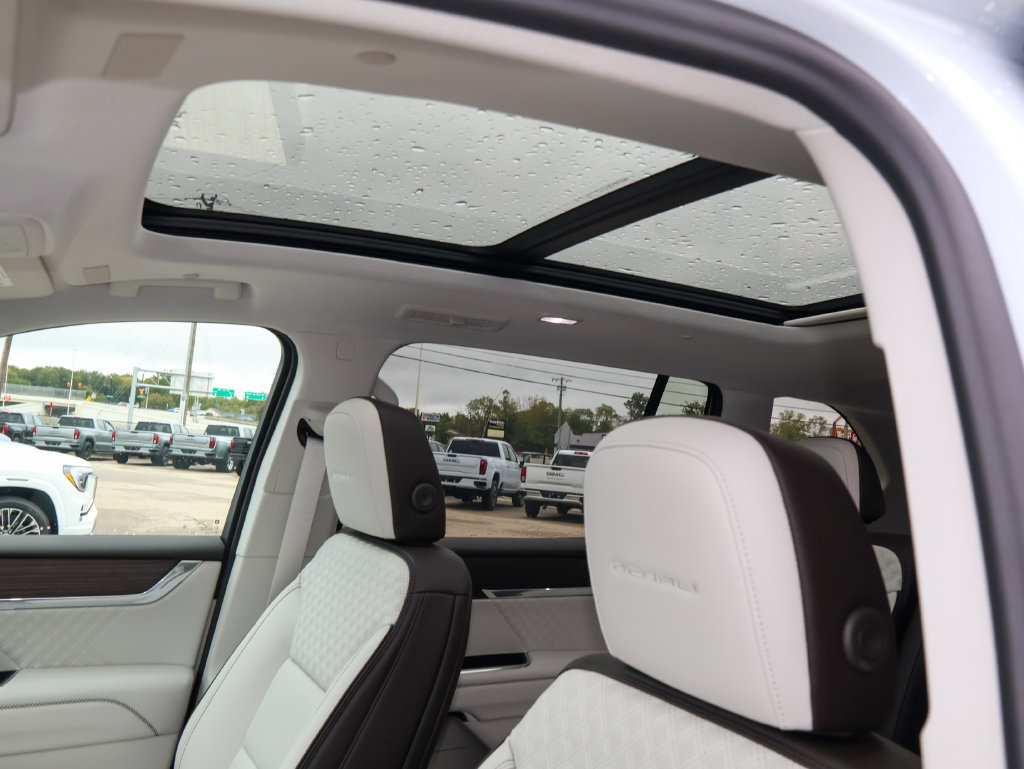 New 2027 GMC Acadia Denali w/ Denali Reserve Package FWD image 9