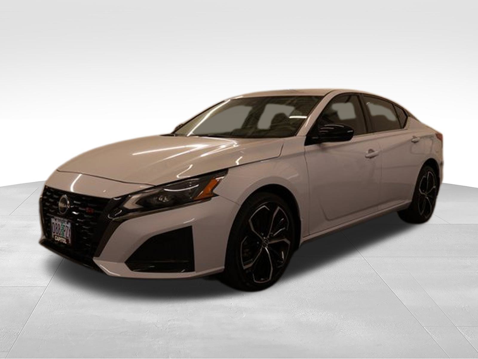 Certified 2023 Nissan Altima 2.5 SR w/ SR Premium Package AWD/4WD image 5