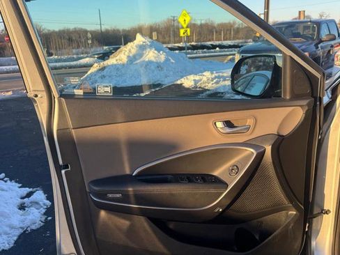 Used 2017 Hyundai Santa Fe SE w/ Cargo Package image 9